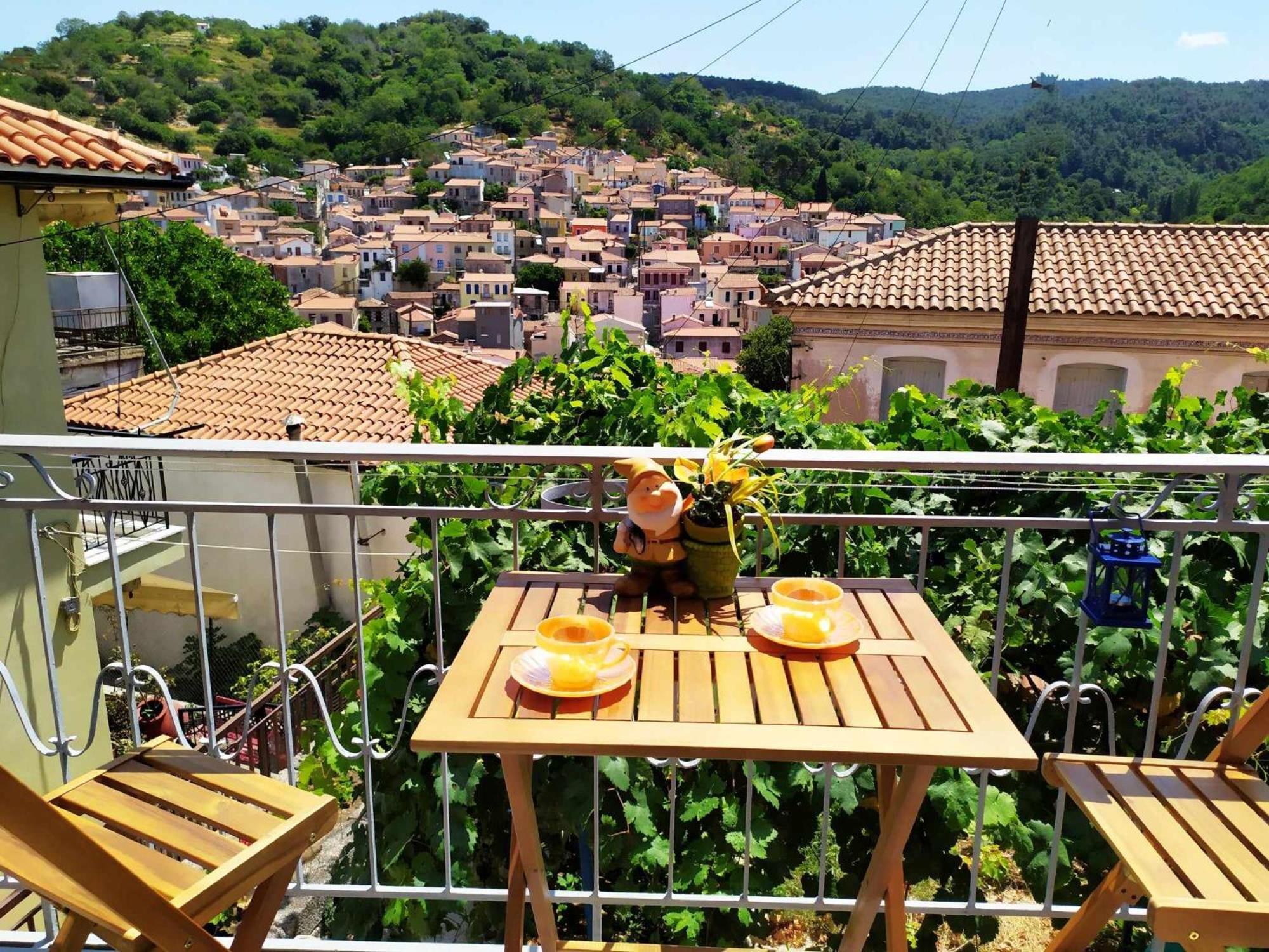 διώροφο πέτρινο σπίτι με θέα Classic Stone House * Agiásos