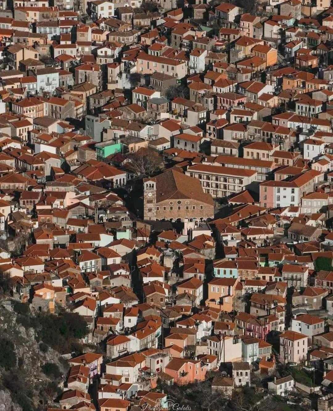 Dom wakacyjny διώροφο πέτρινο σπίτι με θέα Classic Stone House *